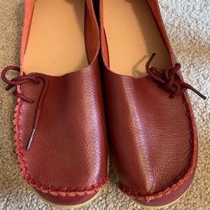 Leather flat walking shoes